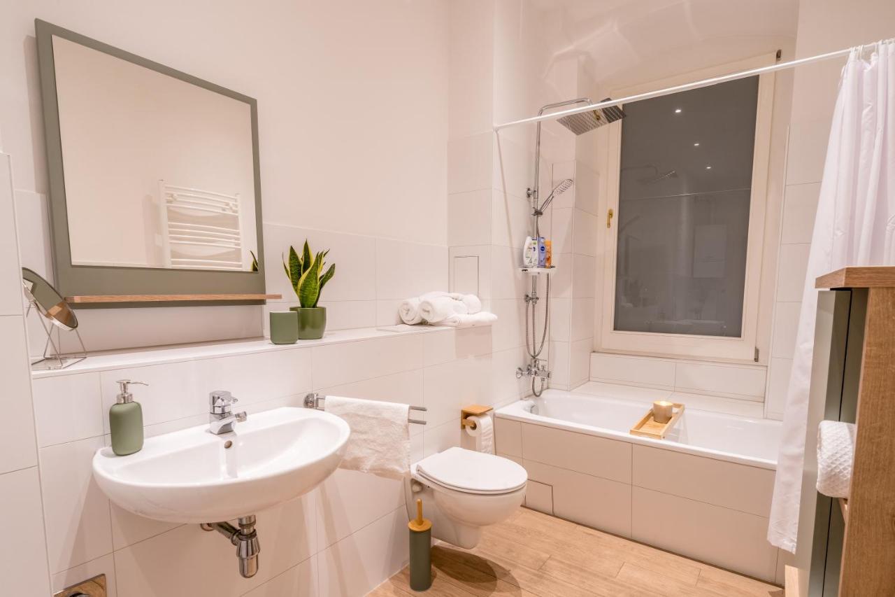 Leben Wie Ein Kreuzberger Altbau Charme Mit Stuck In Bester Kiezlage Berlin Bagian luar foto